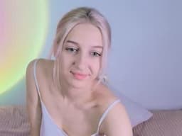 Hi my name is Bella Ntmu all of u<3