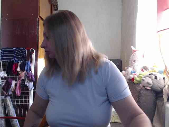 BustyBlondy