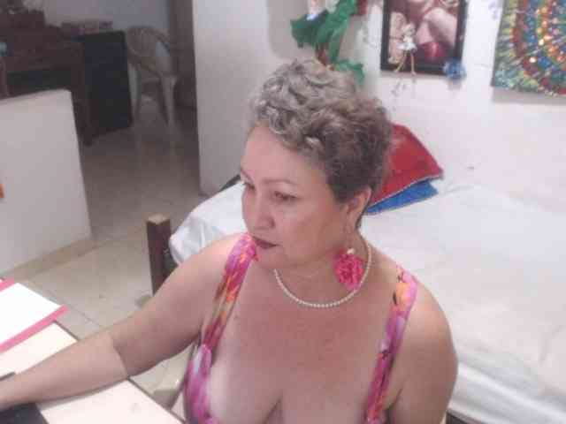 LADYQUEEN520
