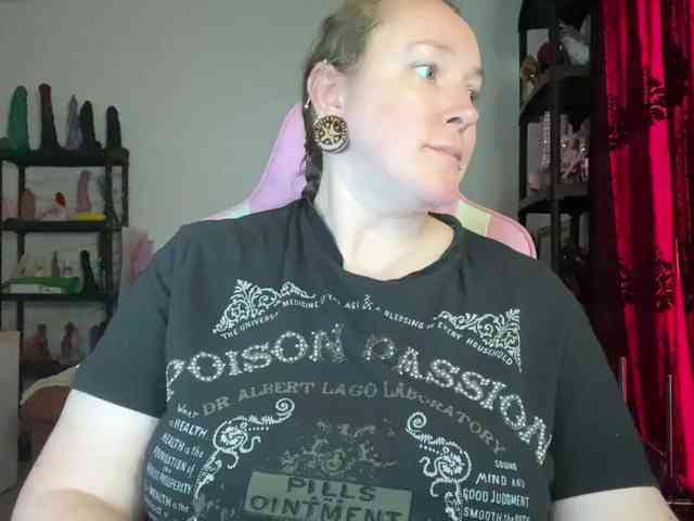 NylonQueen