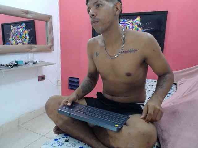 latinosninfomanos