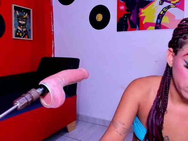 melani-hot1