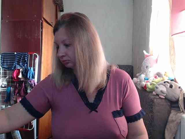 BustyBlondy