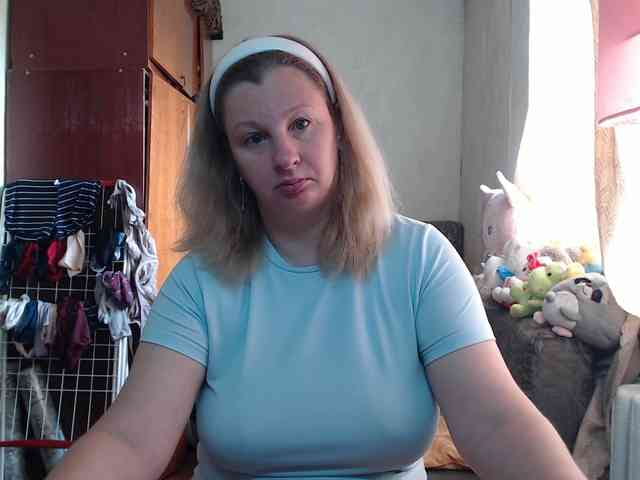 BustyBlondy