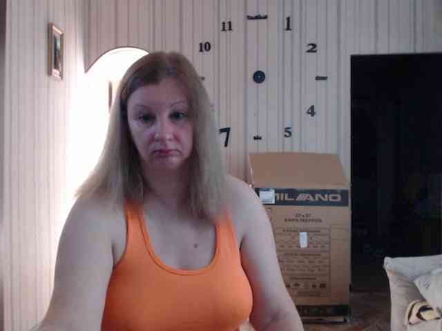 BustyBlondy